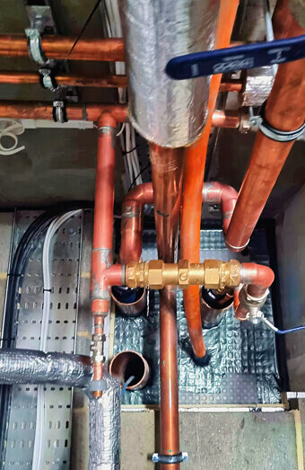 https://plumbermountpleasant.com.au/uploads/2025/06/commercial-plumbing-390382.jpg