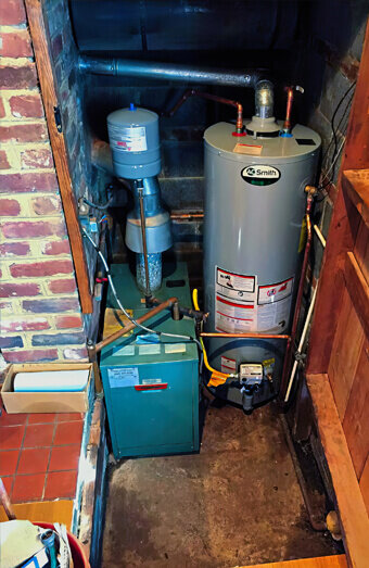 https://plumbermountpleasant.com.au/uploads/2025/06/hot-water-189087.jpg