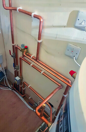 https://plumbermountpleasant.com.au/uploads/2025/06/hot-water-301986.jpg