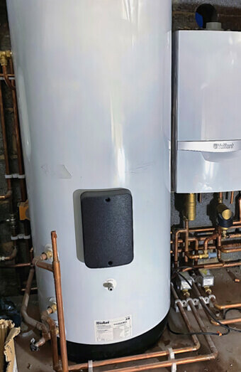 https://plumbermountpleasant.com.au/uploads/2025/06/hot-water-410504.jpg