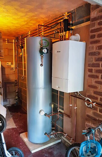 https://plumbermountpleasant.com.au/uploads/2025/06/hot-water-684599.jpg